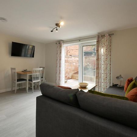 Crewe Short Lets 8 Victoria Court, Creweアパートメント エクステリア 写真